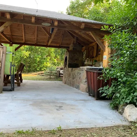 Pod Papugami 山林小屋 *